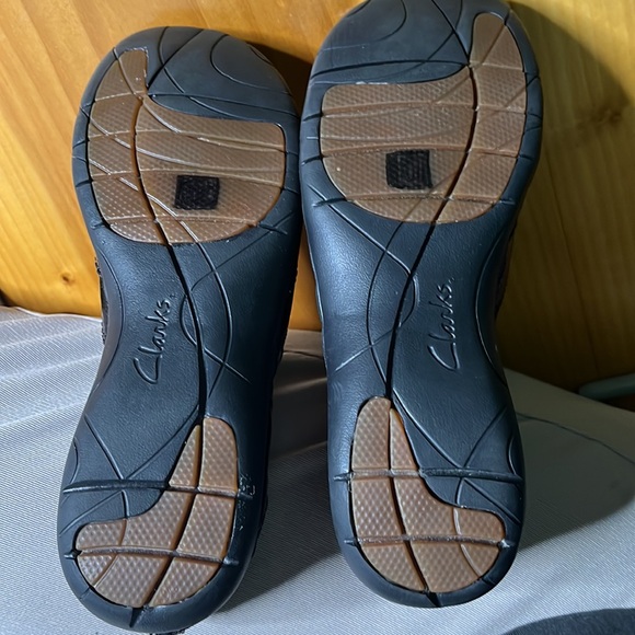 Ladies Clarks Un Structured Slip On Shoes Un Loop patent Leather inside & out - Picture 11 of 12